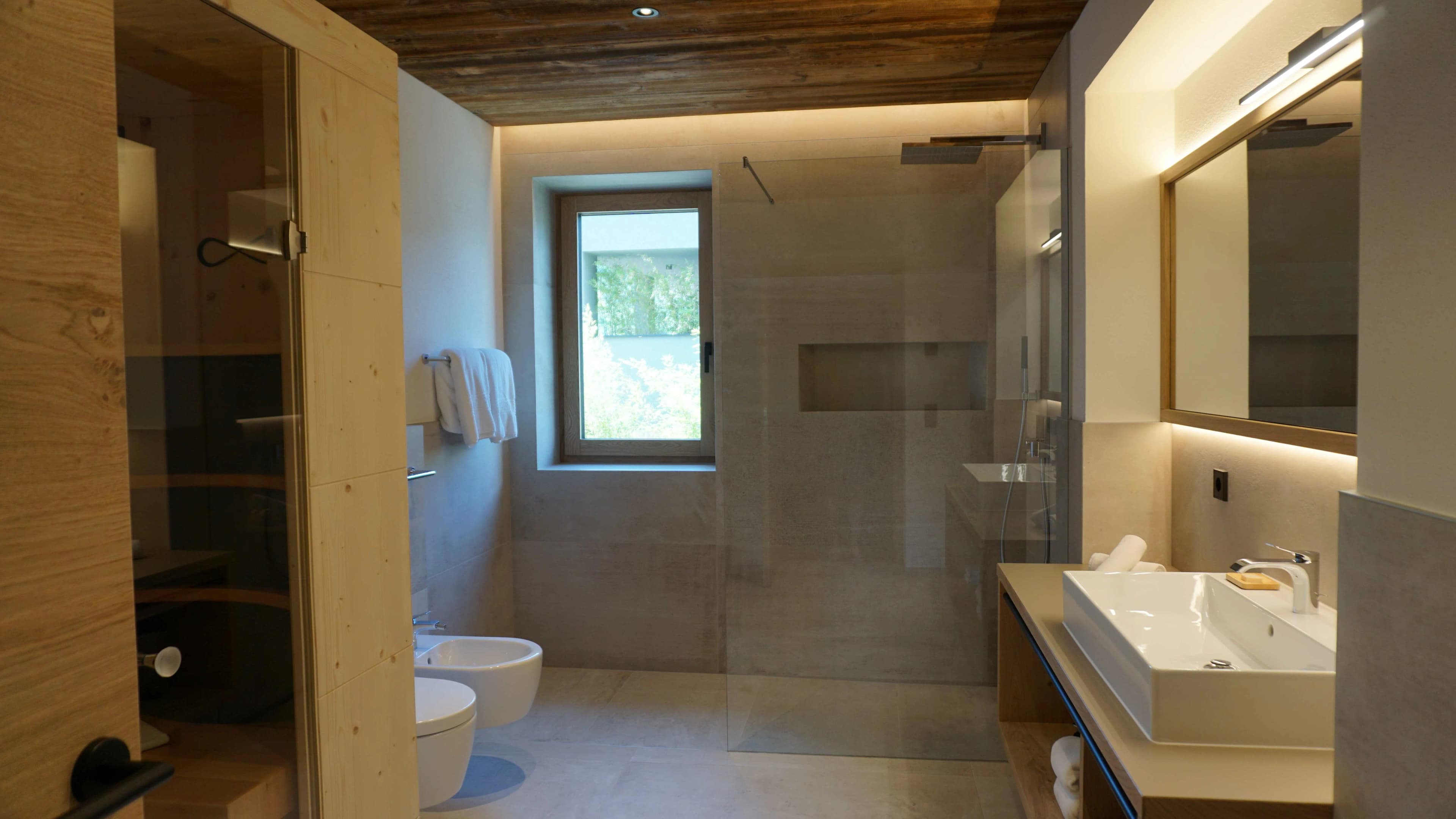 Ferienwohnung mit Wellnessbereich in Algund – Whirlpool & Infrarotkabine im Apartment 2