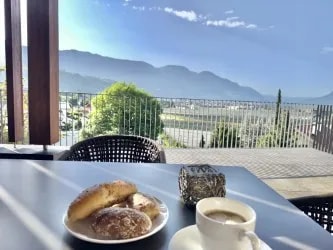 Top-bewertete Unterkunft in Südtirol mit Frühstück – entspannt in den Tag starten