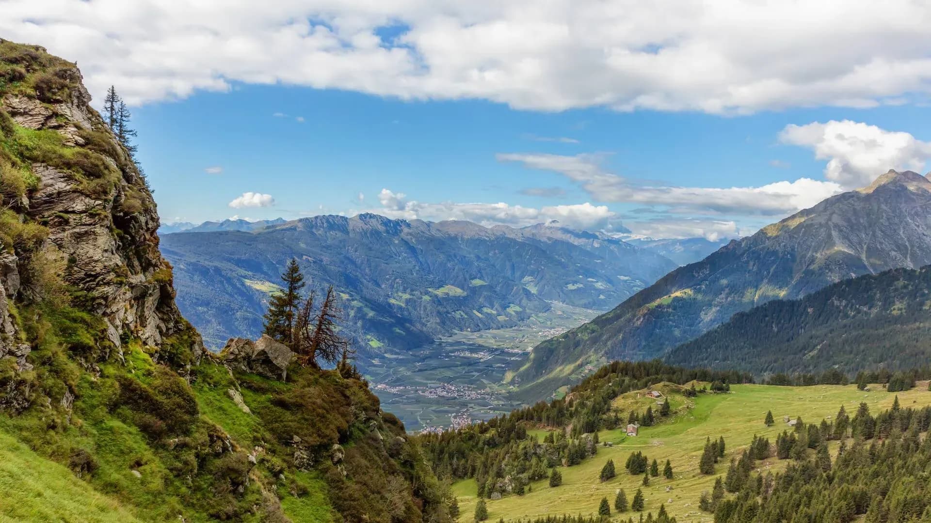 Bergurlaub mit der Familie in Algund – Ferienwohnungen mit Garten & Pool